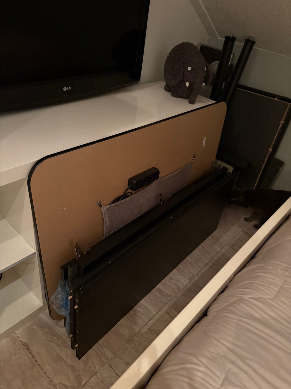 Zwart Ikea bureau zowel sta als zit, Ophalen, Zo goed als nieuw