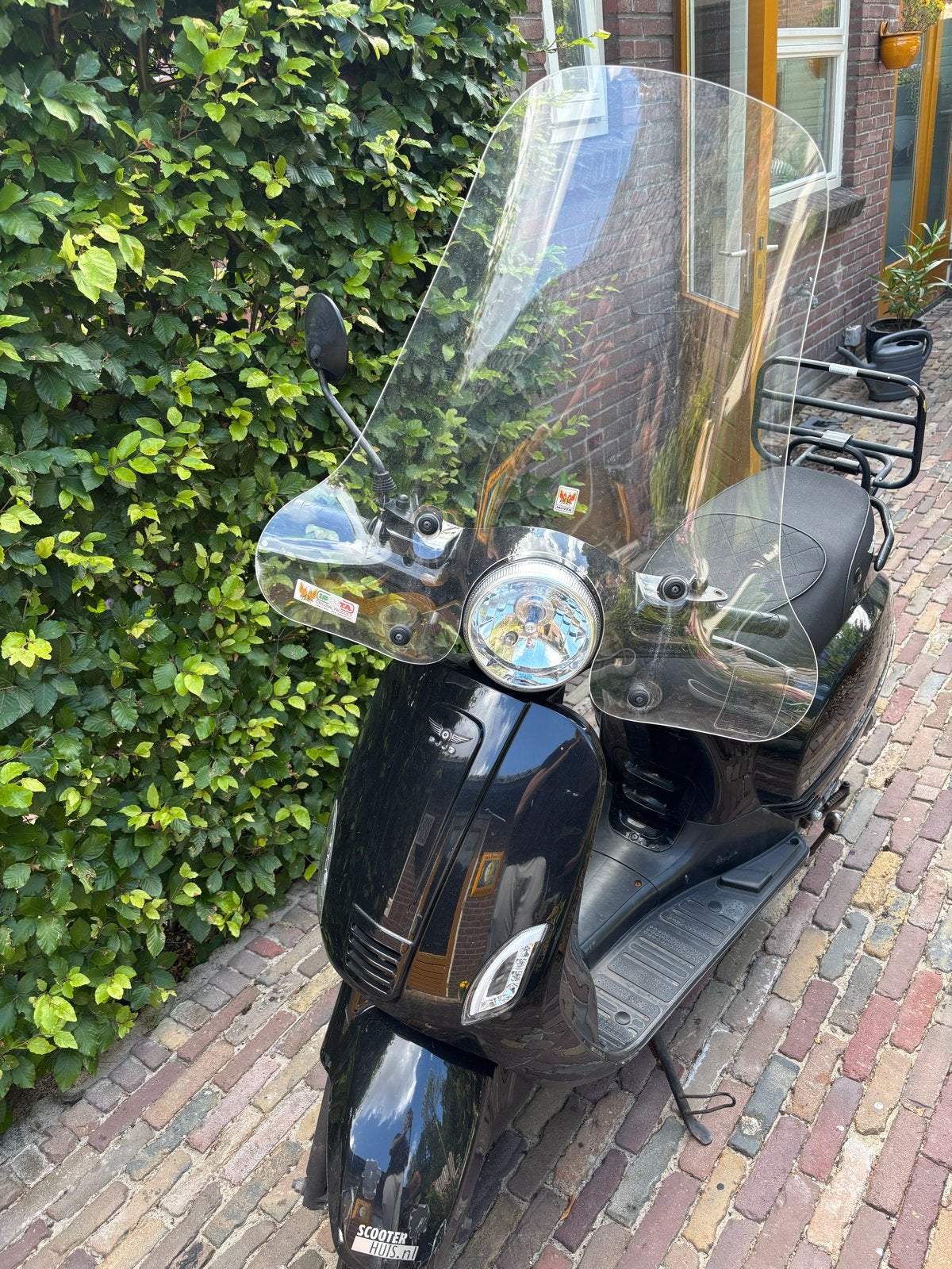 Djjd Casmere scooter met kenteken - Loopt en valt stil, Fietsen en Brommers, Brommeronderdelen | Snorfietsen, Ophalen, Gebruikt