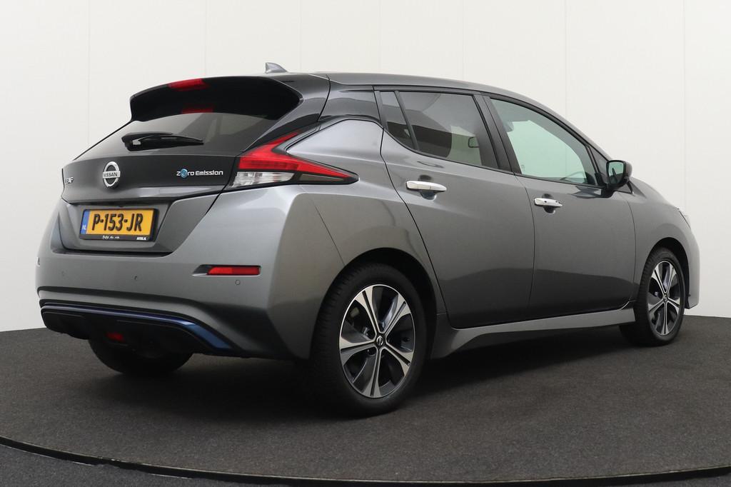 Nissan Leaf N-Connecta 40 kWh Adapt. Cruise Warmtepomp 360*, Auto's, Nissan, Stof, Gebruikt, Zwart, 150 pk