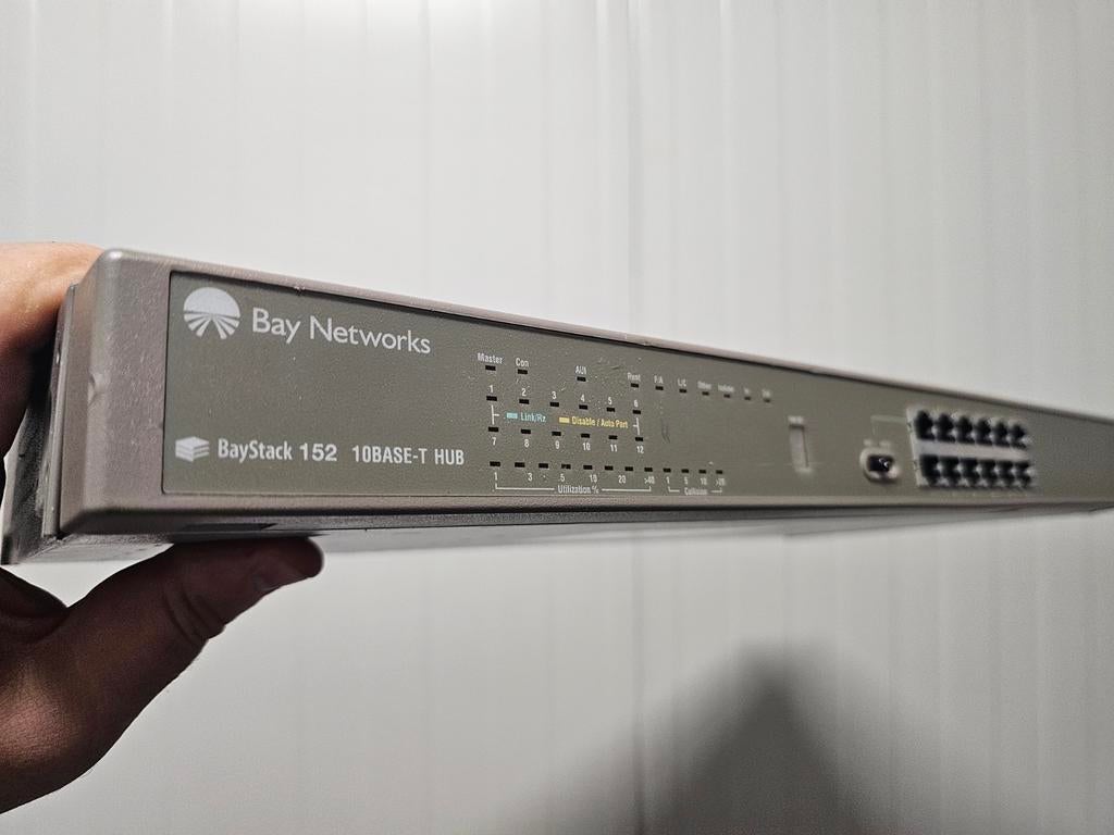 Bay Networks BayStack 152 Netwerk Hub met management, Computers en Software, Netwerk switches, Ophalen of Verzenden