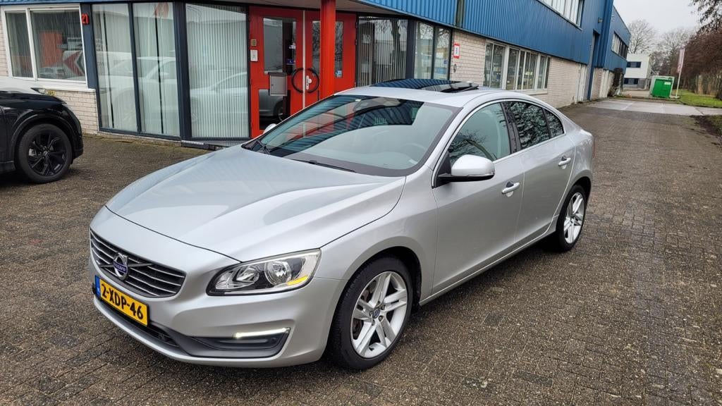 Volvo S60 T5 2.0 180KW/245PK Geartr. 2014 Grijs nette auto!, Auto's, 4 cilinders, 1969 cc, S60, Bedrijf