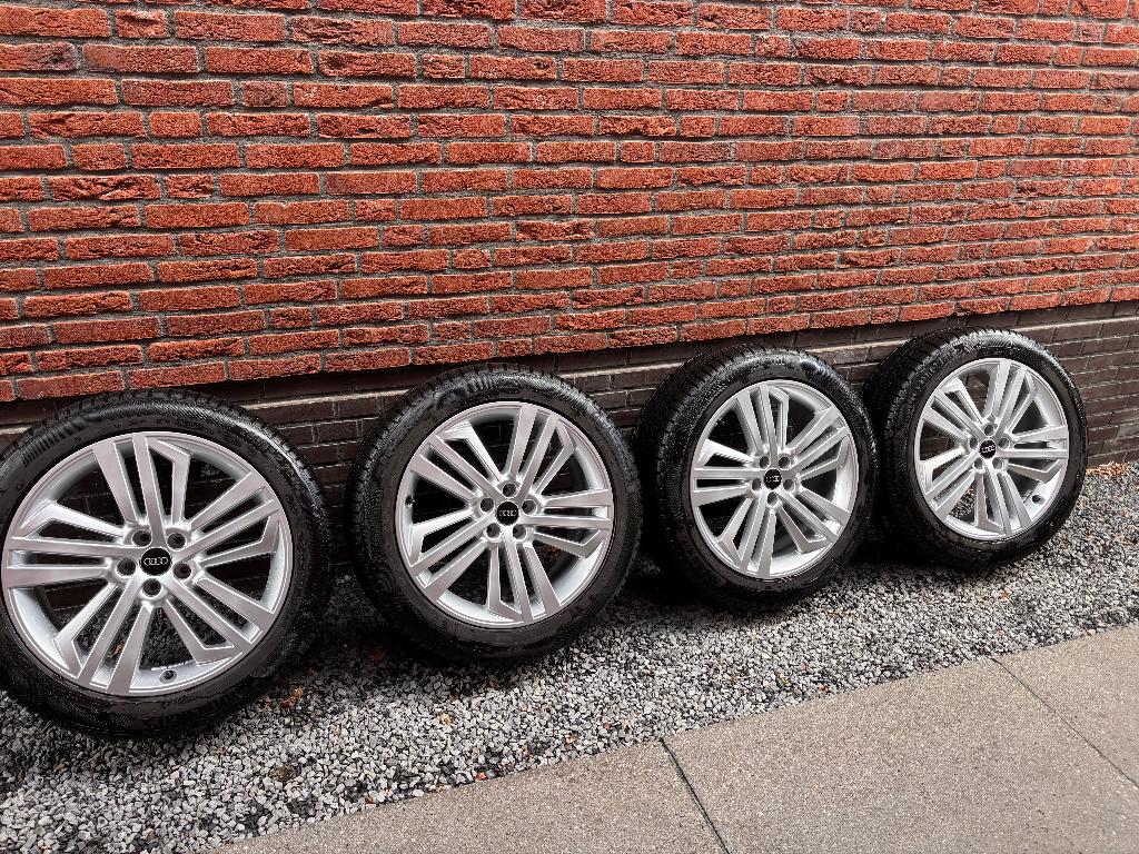 Audi Q5 originele 20 inch winterset  3.000 km Continental, Auto-onderdelen, Banden en Velgen, Ophalen, 255 mm, Banden en Velgen