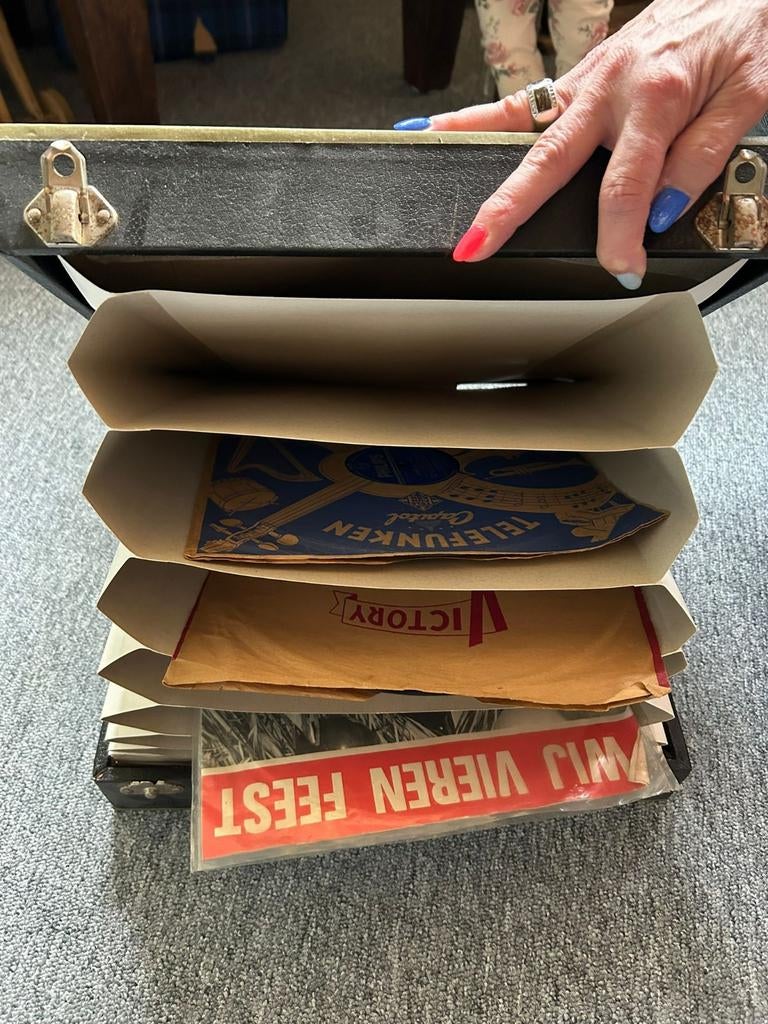 Te koop, Bakelieten platen in koffer, Antiek en Kunst, Ophalen