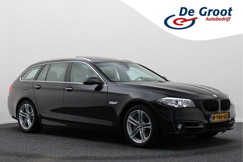 BMW 5 Serie Touring 535i Luxury Edition Panoramadak, Camera,, Achterwielaandrijving, 2000 kg, Leder, Geïmporteerd
