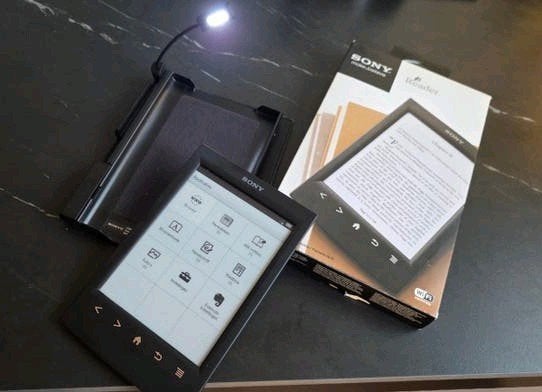 Sony Reader e-reader met gratis hoesje en led verlichting, 8 GB, 6 inch of minder, Ophalen of Verzenden, Uitbreidbaar geheugen
