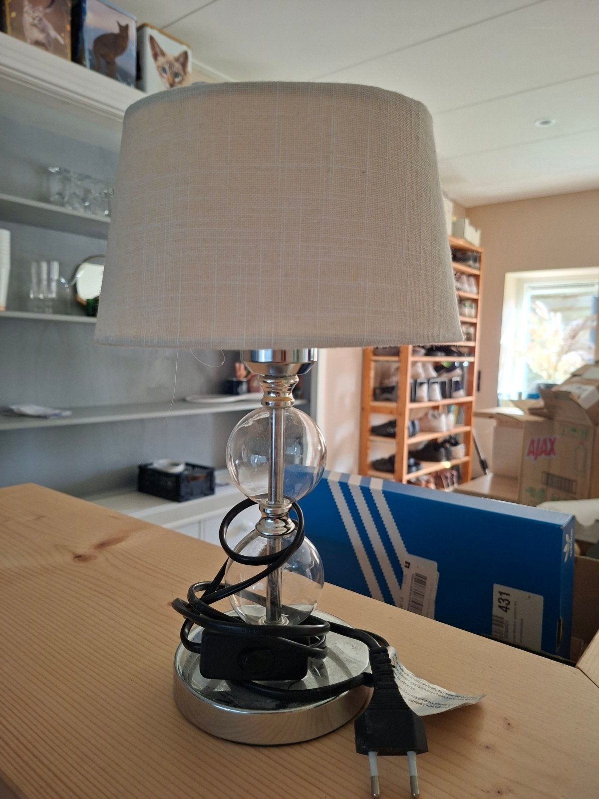 Moderne tafellamp met glazen bollen en stoffen kap, Ophalen, Gebruikt, 30 cm, Met kap