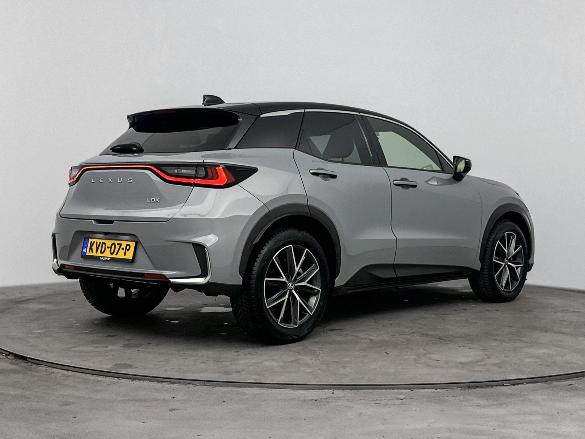Lexus LBX 1.5 Emotion 2WD | Carplay | Adaptive Cruise | Stoe, Auto's, 136 pk, Gebruikt, Bedrijf, 650 kg