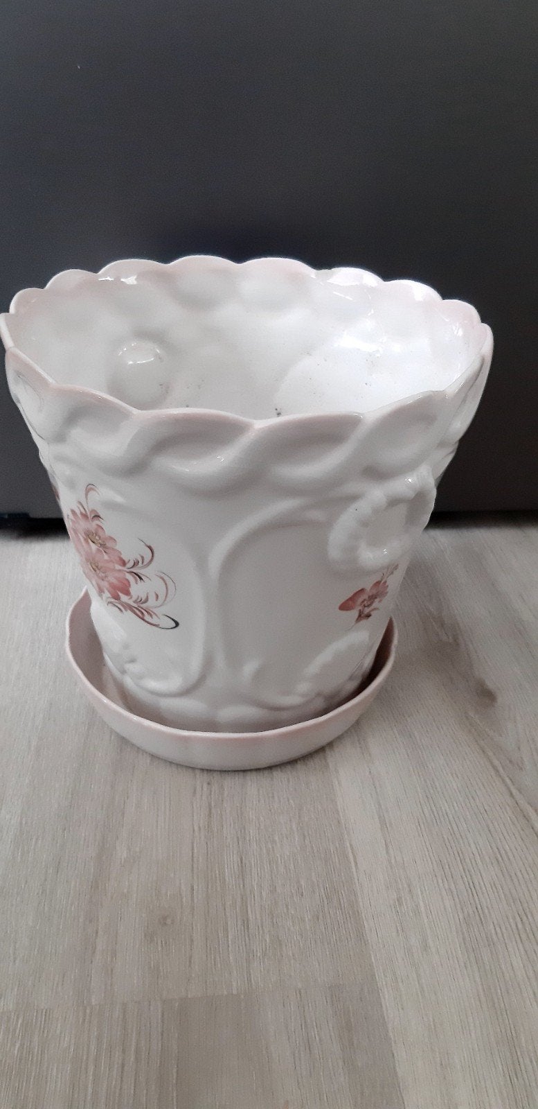 Decoratieve bloempot met schotel, wit met roze bloemen, 25 tot 40 cm, Gebruikt, Rond, Ophalen of Verzenden