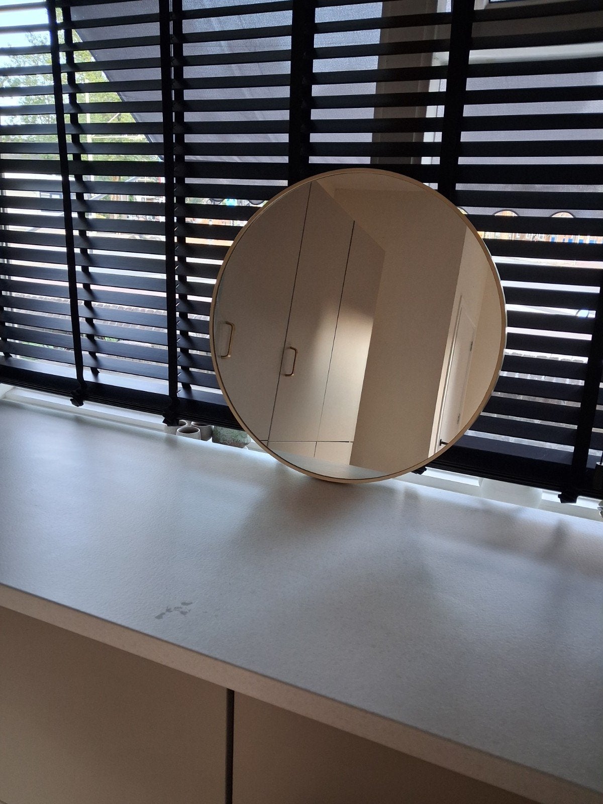 Ronde spiegel met gouden rand, Huis en Inrichting, Woonaccessoires | Spiegels, Ophalen, Rond, Zo goed als nieuw, Minder dan 100 cm