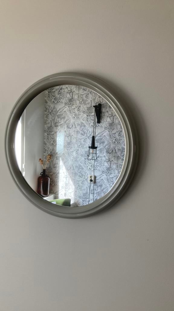 Vintage ronde plastic wand spiegel, Minder dan 50 cm, Rond, Ophalen of Verzenden, Zo goed als nieuw