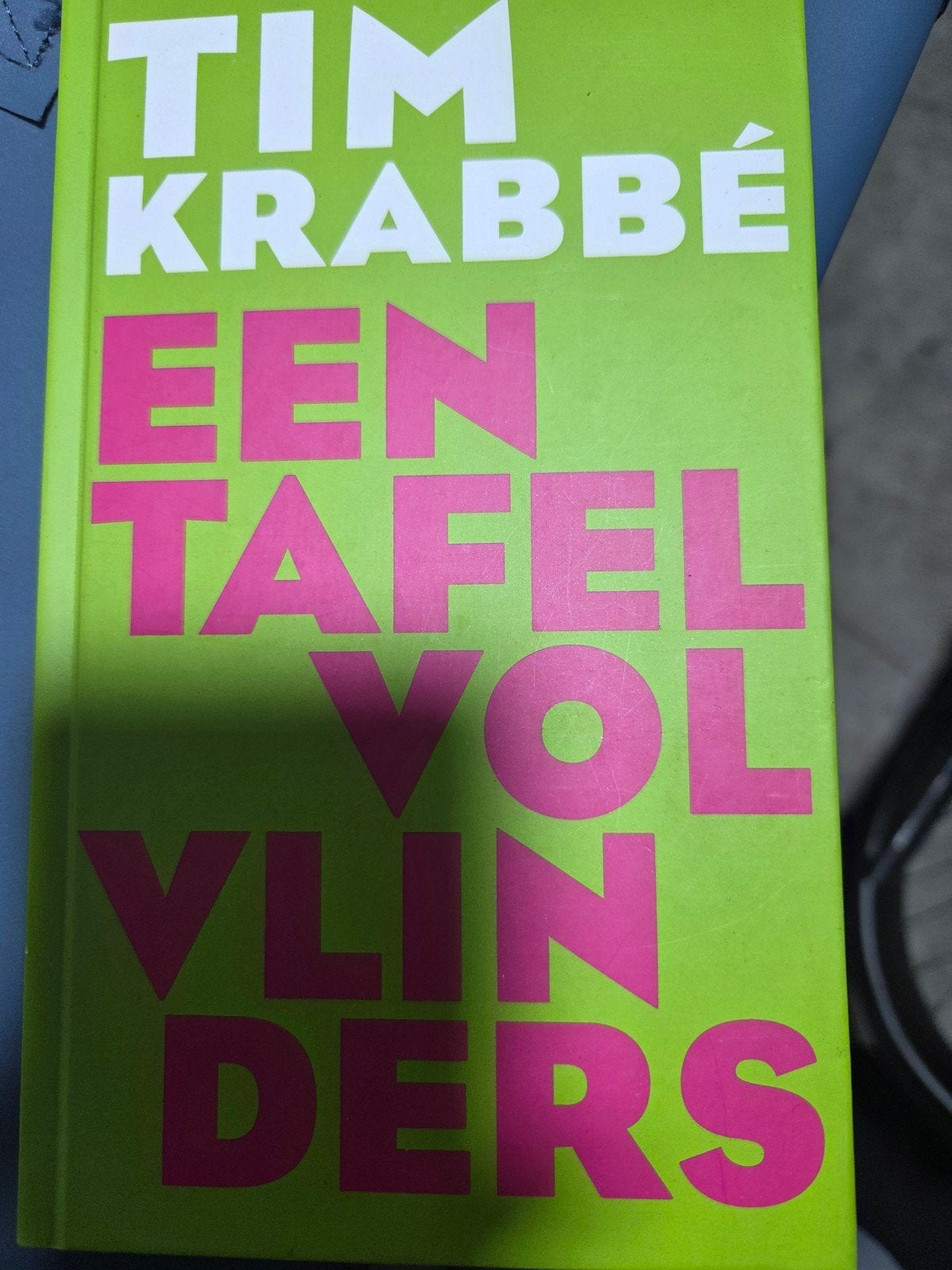 Tim Krabbé - Een Tafel Vol Vlinders, Boeken, Ophalen of Verzenden, Gelezen, Tim Krabbé, Nederland