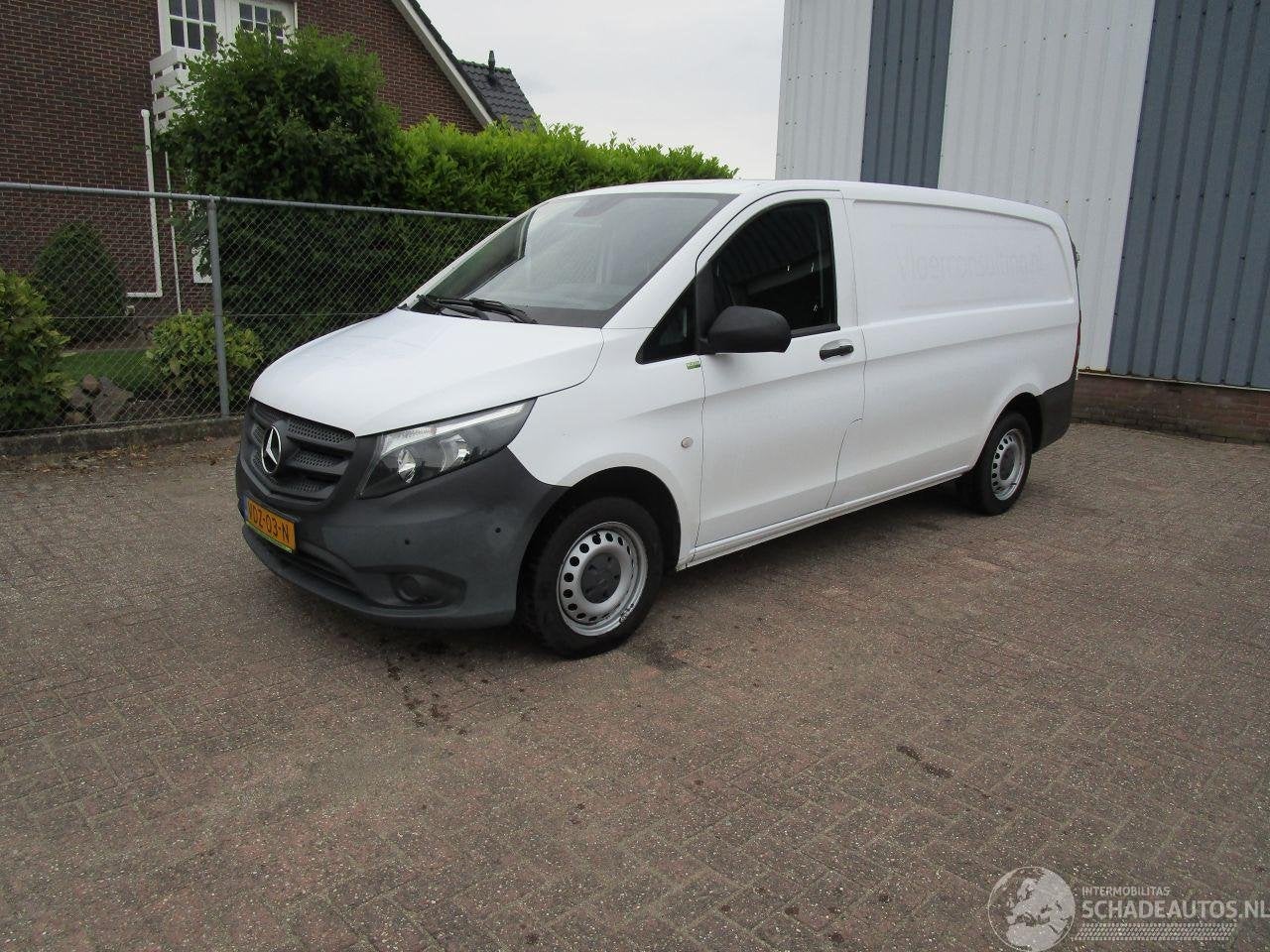 Mercedes-Benz Vito 111 CDI Lang Navi Airco (bj 2018), Auto diversen, Schadeauto's, Overige carrosserieën, Wit, Mercedes-Benz, Handgeschakeld