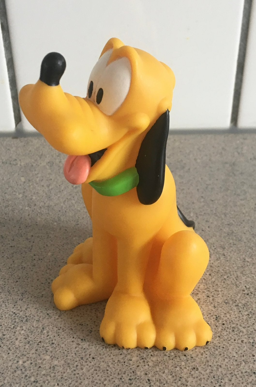 Pluto walt Disney piepbeest piepfiguur, Verzamelen, Disney, Ophalen of Verzenden, Goofy of Pluto, Zo goed als nieuw, Beeldje of Figuurtje