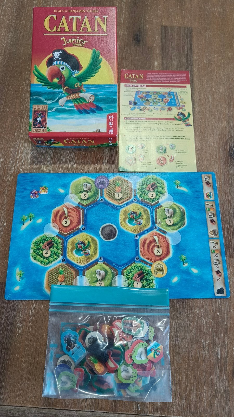 Catan Junior Compact Bordspel, Ophalen of Verzenden, Zo goed als nieuw, Drie of vier spelers, 999 Games