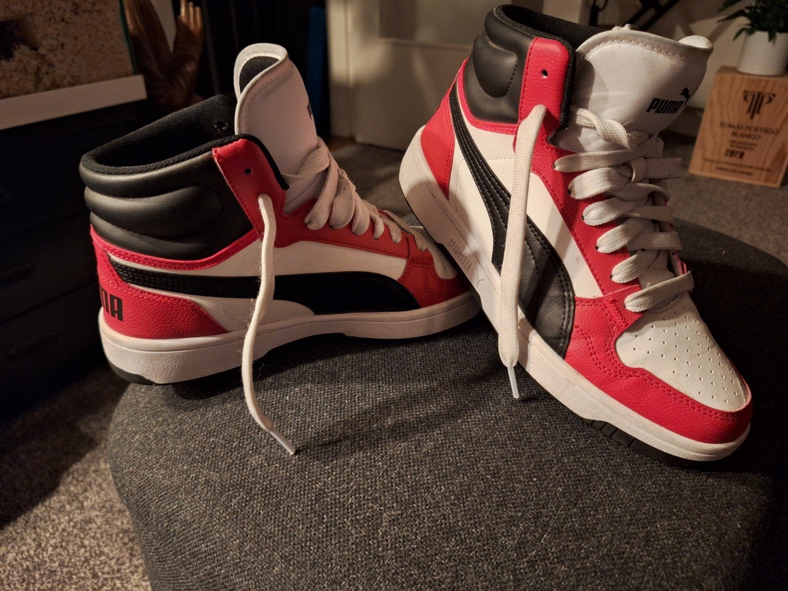 PUMA Rebound V6 Mid JR sneakers maat 39 kleuren wit rood en, Ophalen, Zo goed als nieuw