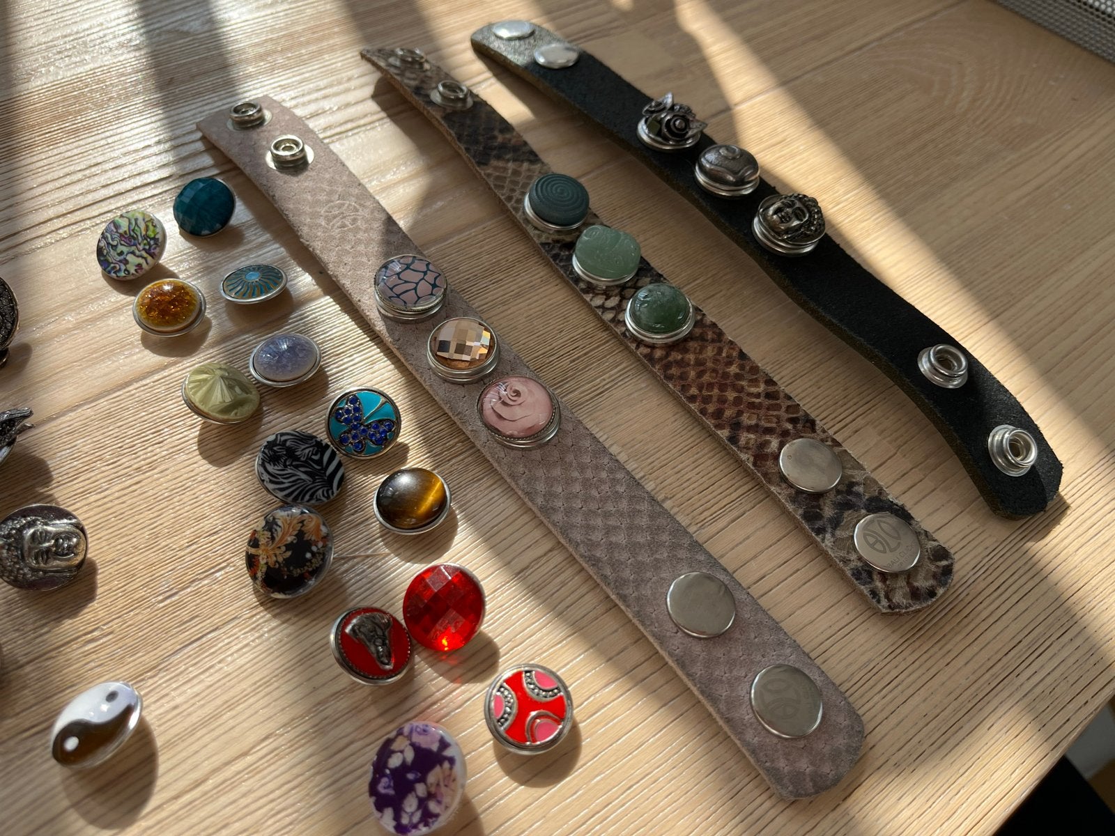 Leren armbanden met verwisselbare drukknopen, Sieraden, Tassen en Uiterlijk, Ophalen, Gebruikt, Zwart, Leer