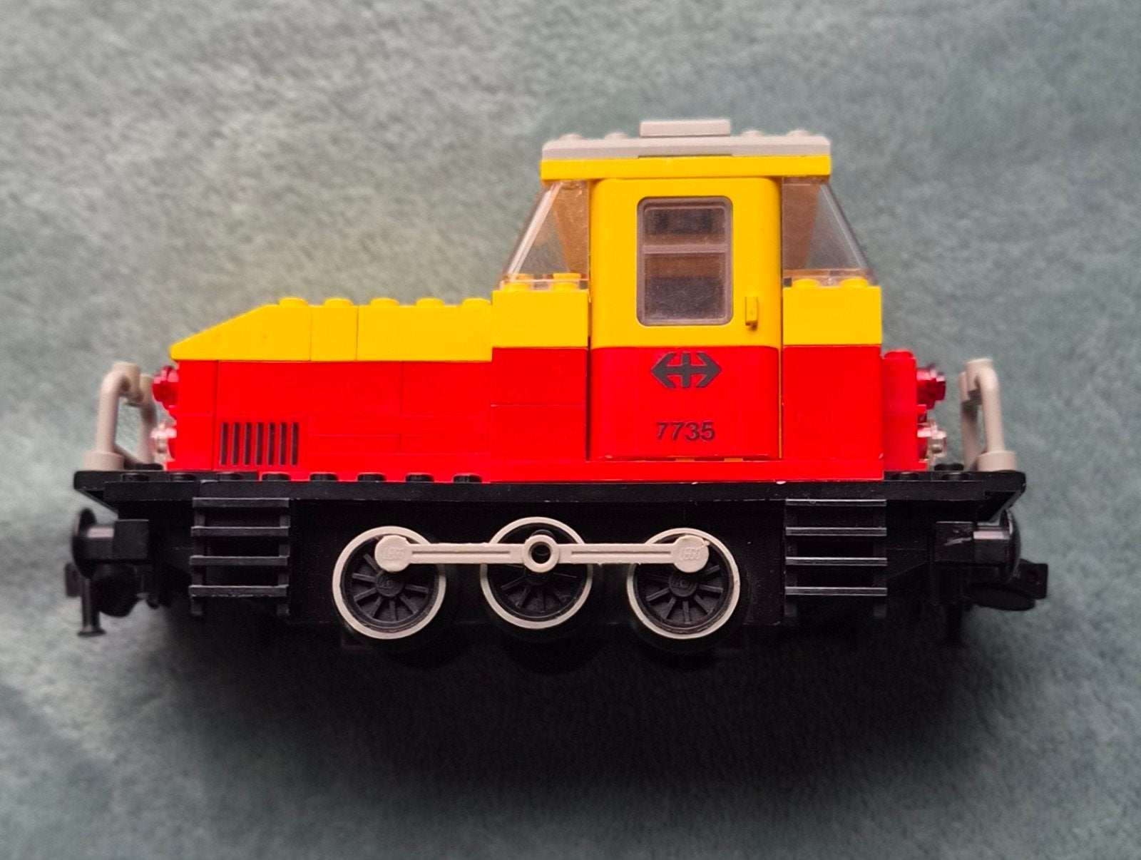 Lego trein 12 Volt grijze rails locomotief (uit set 7735), Gebruikt, Lego, Ophalen of Verzenden, Complete set