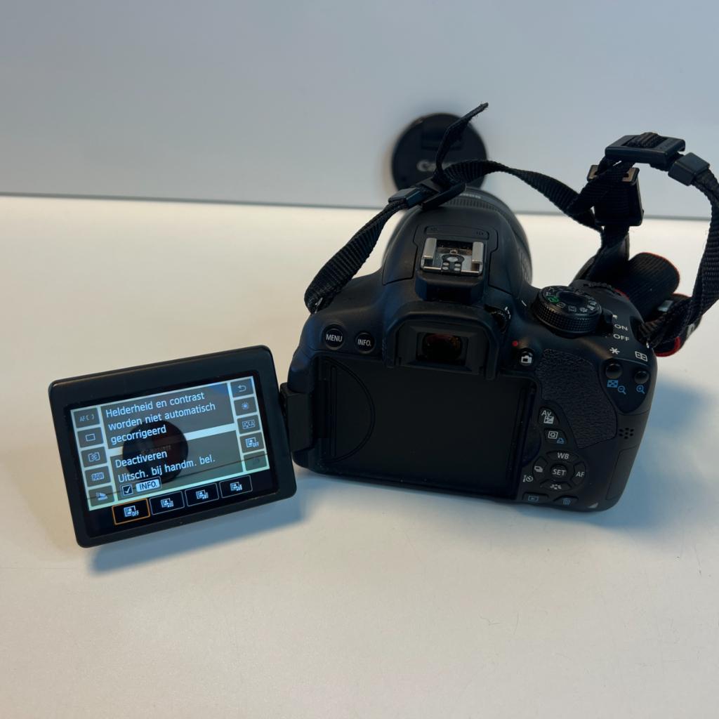Canon EOS 700D Spiegelreflexcamera + 18-135mm 3.5-5.6 IS STM, Canon, Zo goed als nieuw, Support@canon.com, 30-2, Shimomaruko 3-chome, Ohta-ku
Tokyo 146-8501
Japan