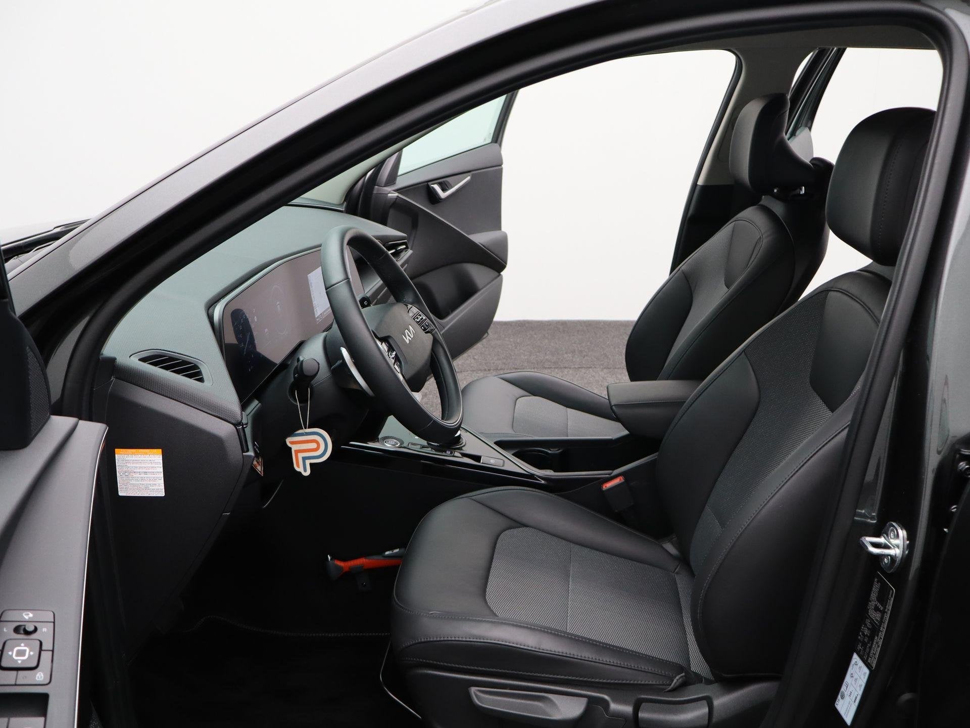 Foto 13 van Kia Niro 1.6 GDi Hybrid DynamicLine | Clima | Navi | Trekhaa