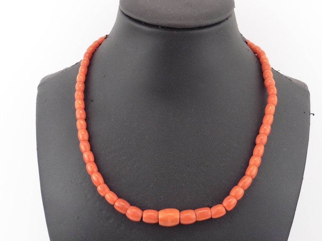Bloedkoralen collier gouden slot                          D2