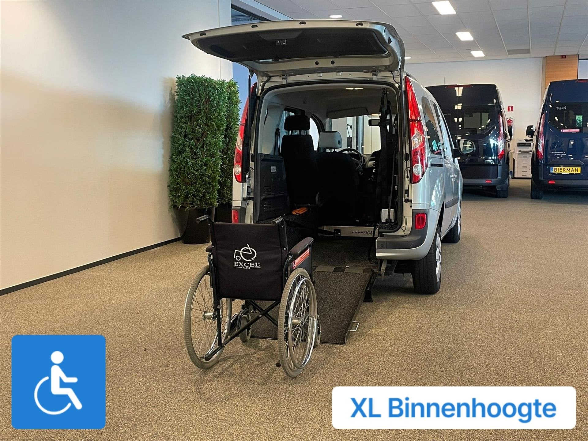 Renault Kangoo Rolstoelauto XXL-Ombouw 150cm binnenhoogte 4+, Stof, Gebruikt, 4 stoelen, Handgeschakeld