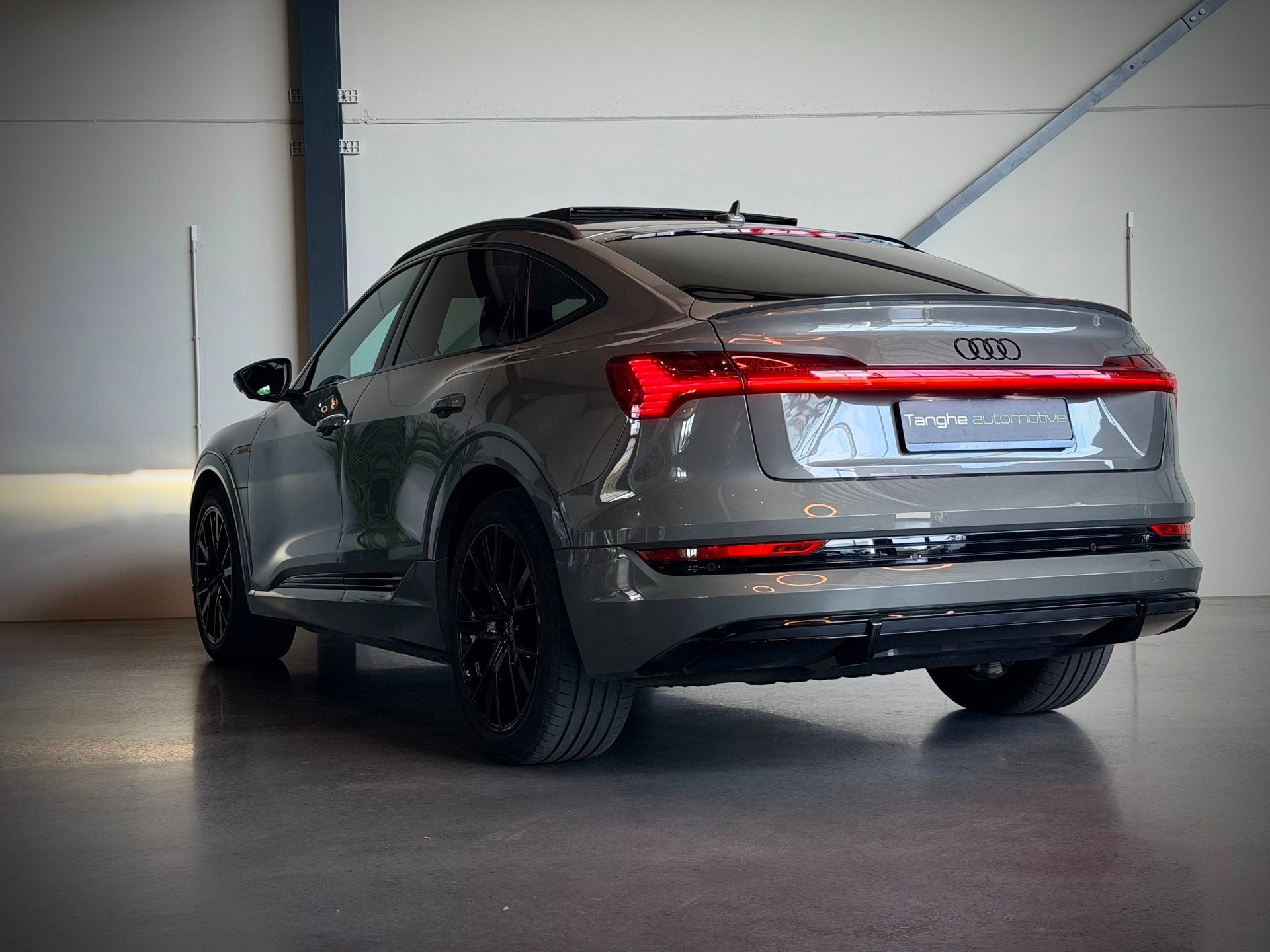 Audi E-tron Sportback 55 Black Ed, Panodak, ACC, Chronos,Ban, Auto's, Audi, Automaat, Zwart, Leder, 408 pk