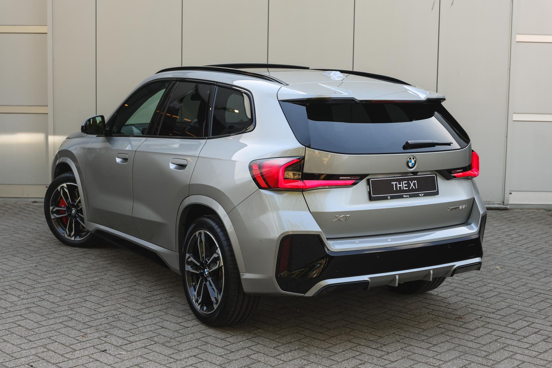 BMW X1 xDrive23i M Sport Automaat / Panoramadak / Trekhaak /, Auto's, 4 cilinders, Met garantie (alle), Bedrijf, 204 pk