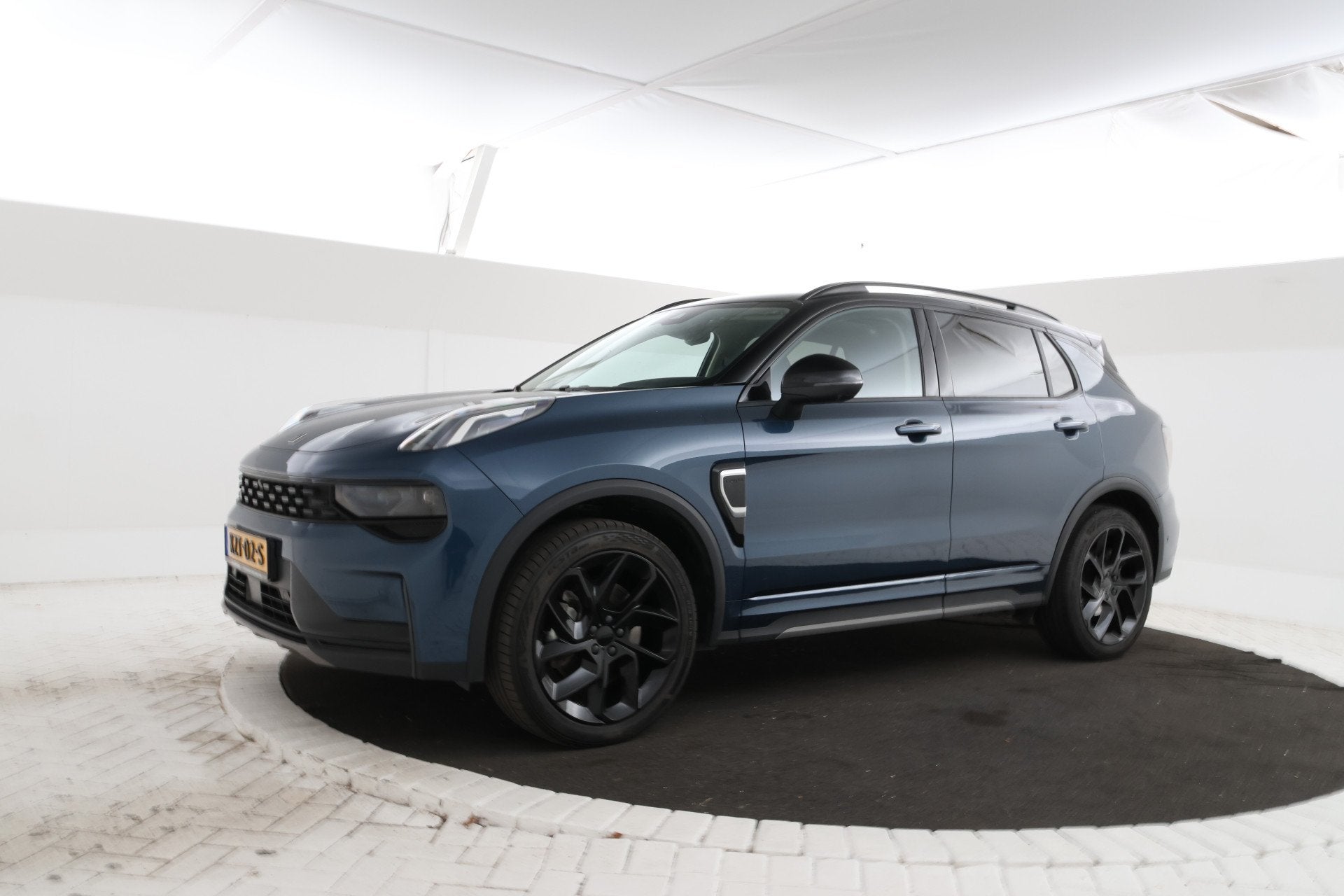 Lynk & Co 01 1.5 zwarte hemel! (bj 2023, automaat), Stof, Euro 6, Met garantie (alle), Blauw