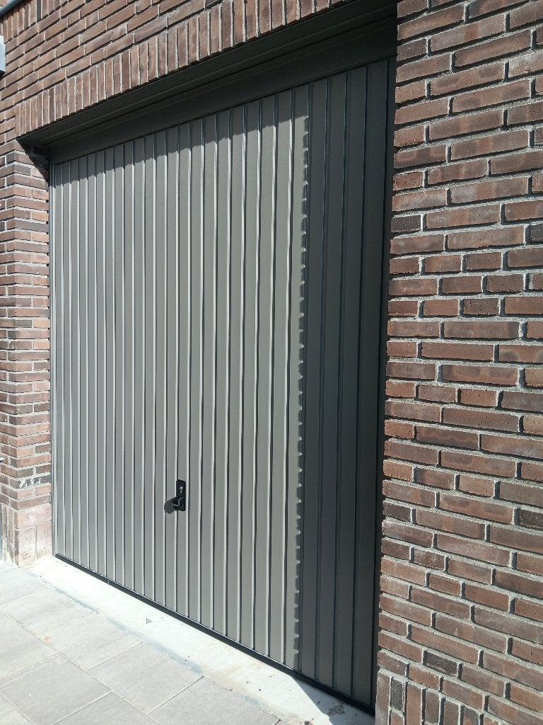 Garagedeur Hörnmann. (uit nieuwbouwwoning), Ophalen, Metaal, 120 cm of meer, 215 cm of meer
