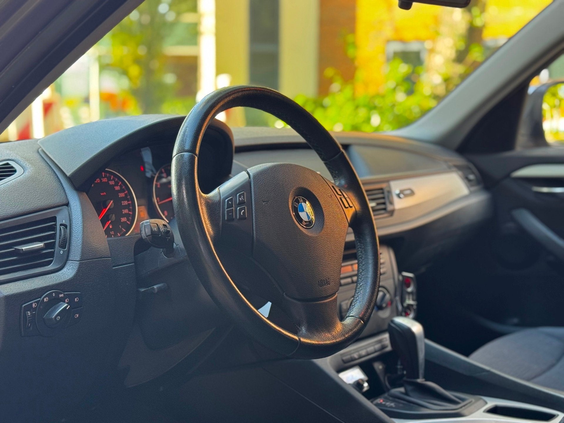 BMW X1 SDrive18i|AUT|TREKHAAK|PSENSOREN|AIRCO|CRUISE|VAKANTI, Euro 5, Achterwielaandrijving, 4 cilinders, 150 pk