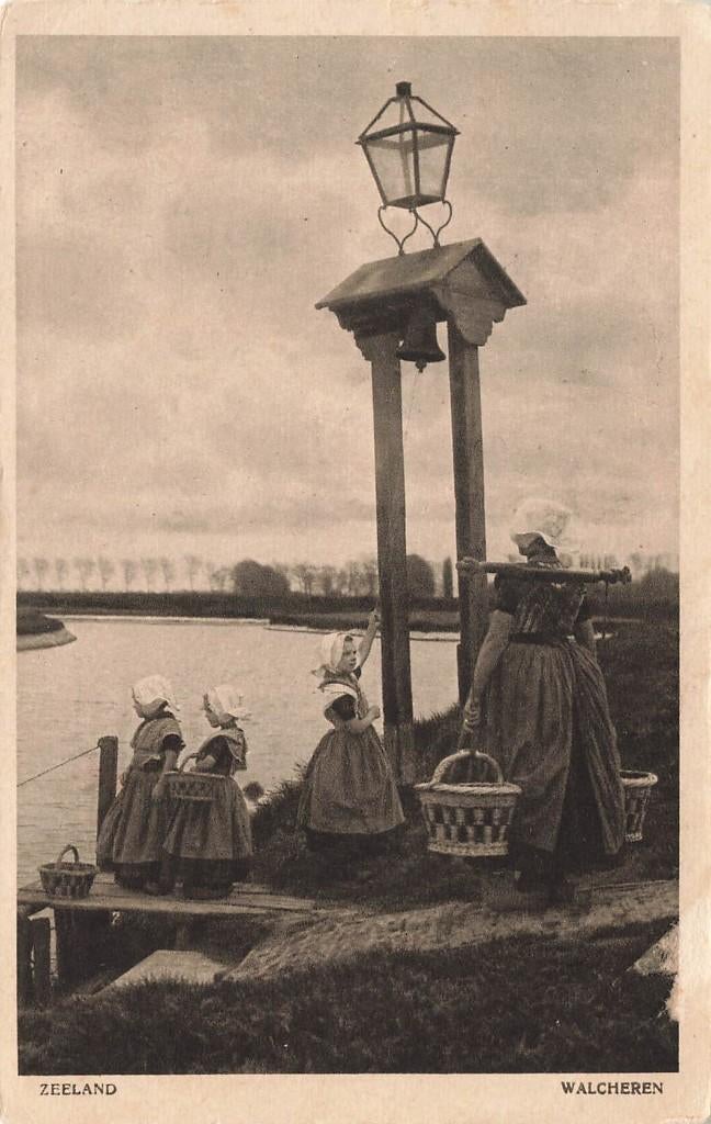 Walcheren, Klederdracht, wachten op de veerpont, Ophalen of Verzenden, 1940 tot 1960, Ongelopen, Zeeland