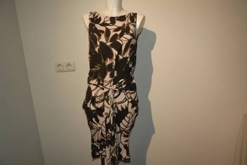 Marccain aparte stretch jurk blad print waterval rug N3 M