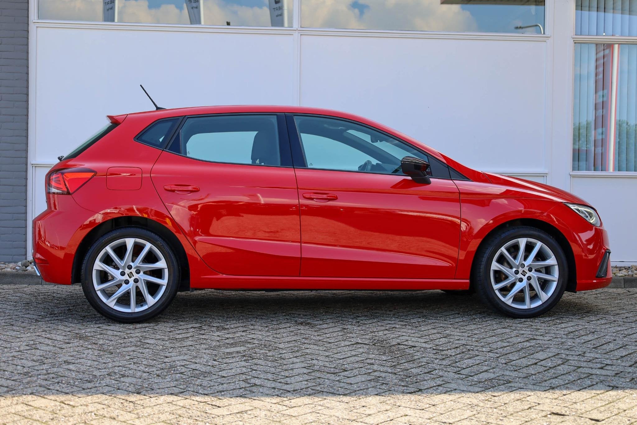 SEAT Ibiza 1.0 EcoTSI 110pk FR Plus | LM Velgen 17" | Apple, Voorwielaandrijving, 12 maanden, Gebruikt, 580 kg