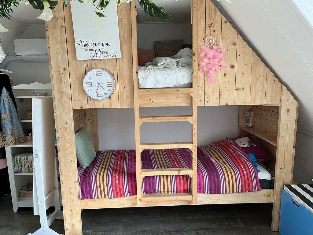 Uniek Boomhutbed stapelbed! Op maat gemaakt voor schuin dak., Kinderen en Baby's, Ophalen, Zo goed als nieuw, Stapelbed