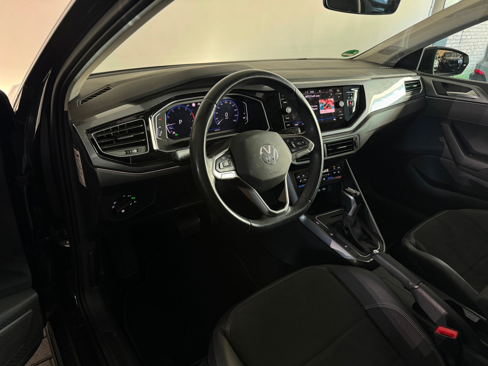 Volkswagen POLO 1.0 TSI R-Line Pano|ACC|Lane Assist|Stoelver, Gebruikt, Euro 6, Bedrijf, 600 kg