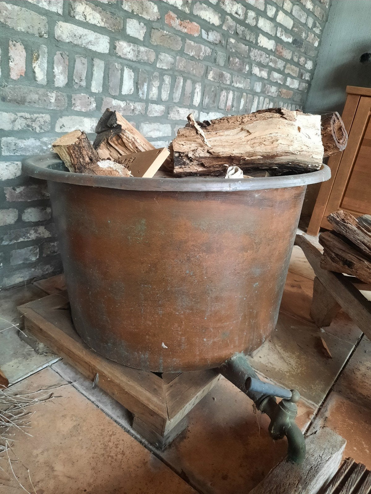 Grote koperen wasketel  met kraan, Ophalen, Gebruikt