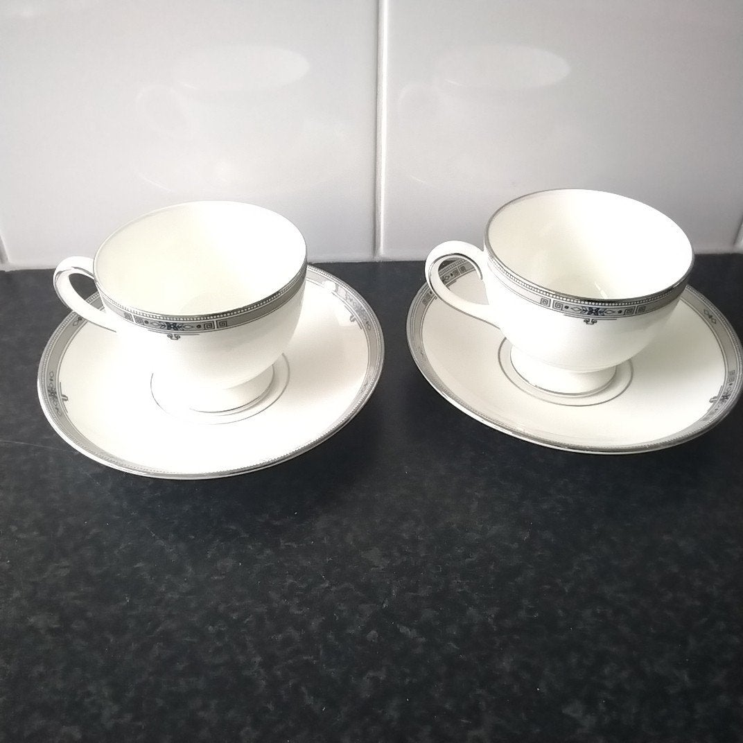 wedgwood 2 kop en schotels  amherst, Ophalen of Verzenden, Zo goed als nieuw, Porselein, Kop(pen) en/of Schotel(s)