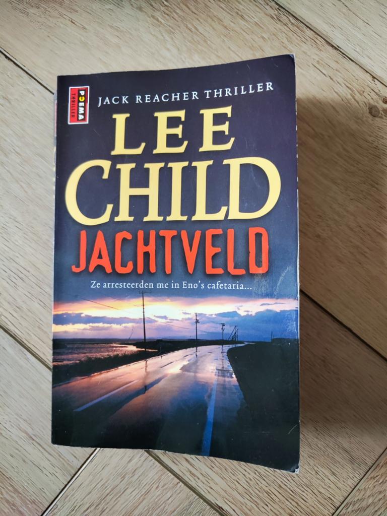 Lee Child - Jachtveld, Ophalen of Verzenden, Zo goed als nieuw, Lee Child