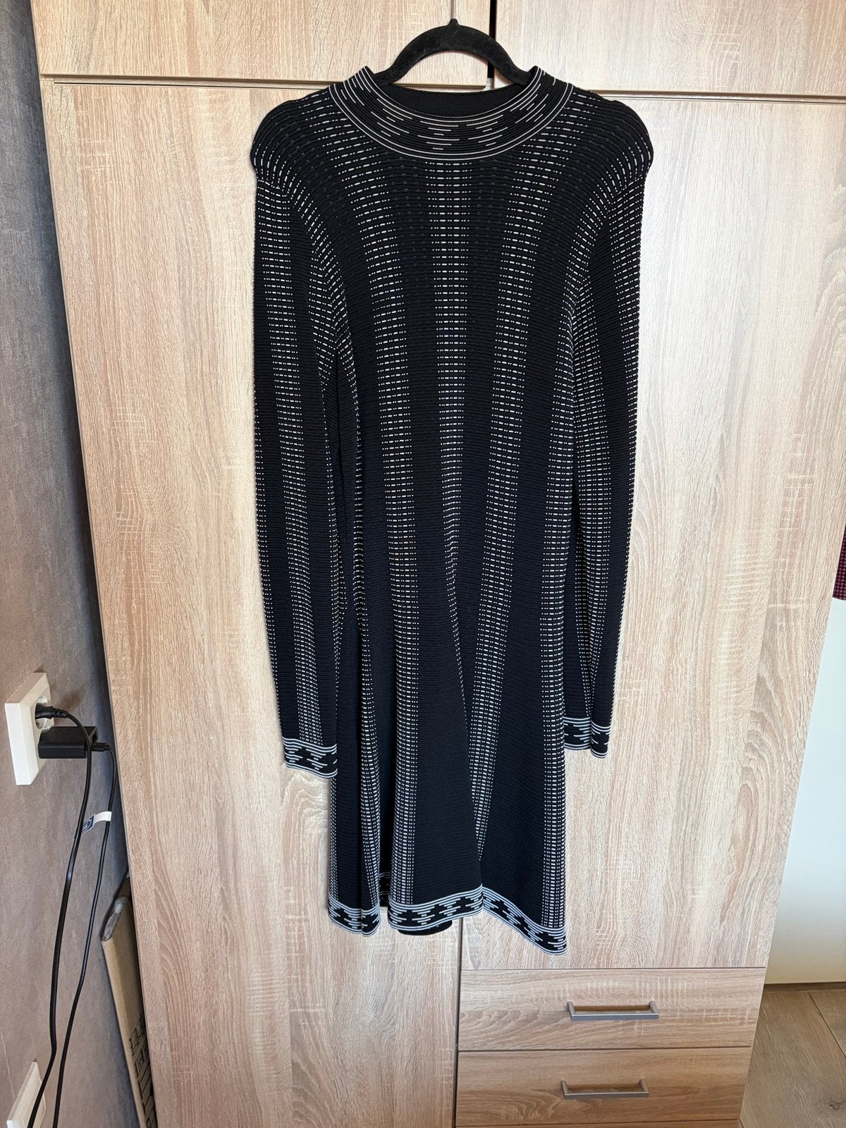 Nikkie jurk maat 42, zwart met wit patroon, Kleding | Dames, Verzenden, Zwart, Maat 42/44 (L), Zo goed als nieuw
