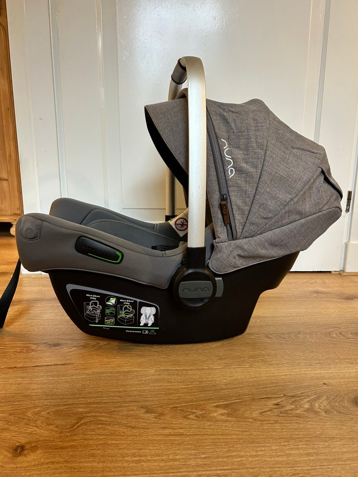 Autostoel Nuna Pipa Next + Base, Kinderen en Baby's, Gebruikt, Isofix, 0 t/m 13 kg, Ophalen