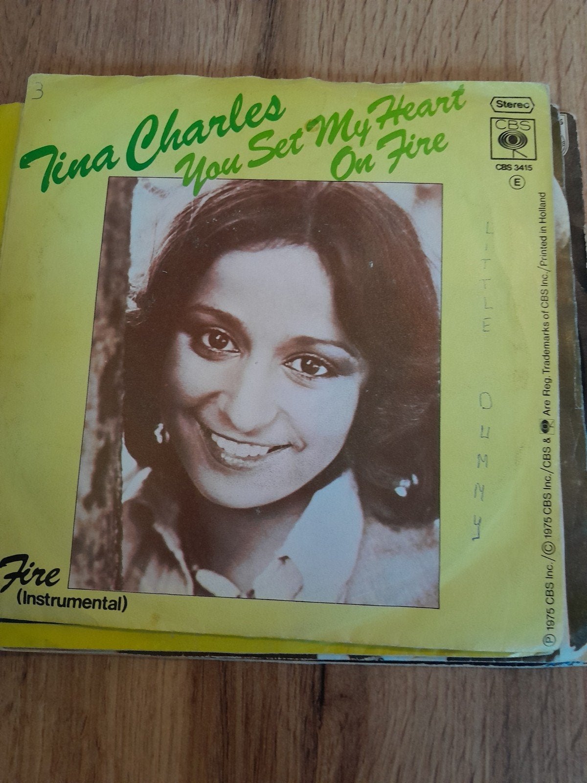 tina charles 7inch you set my heart on fire, Ophalen of Verzenden, Zo goed als nieuw, Pop