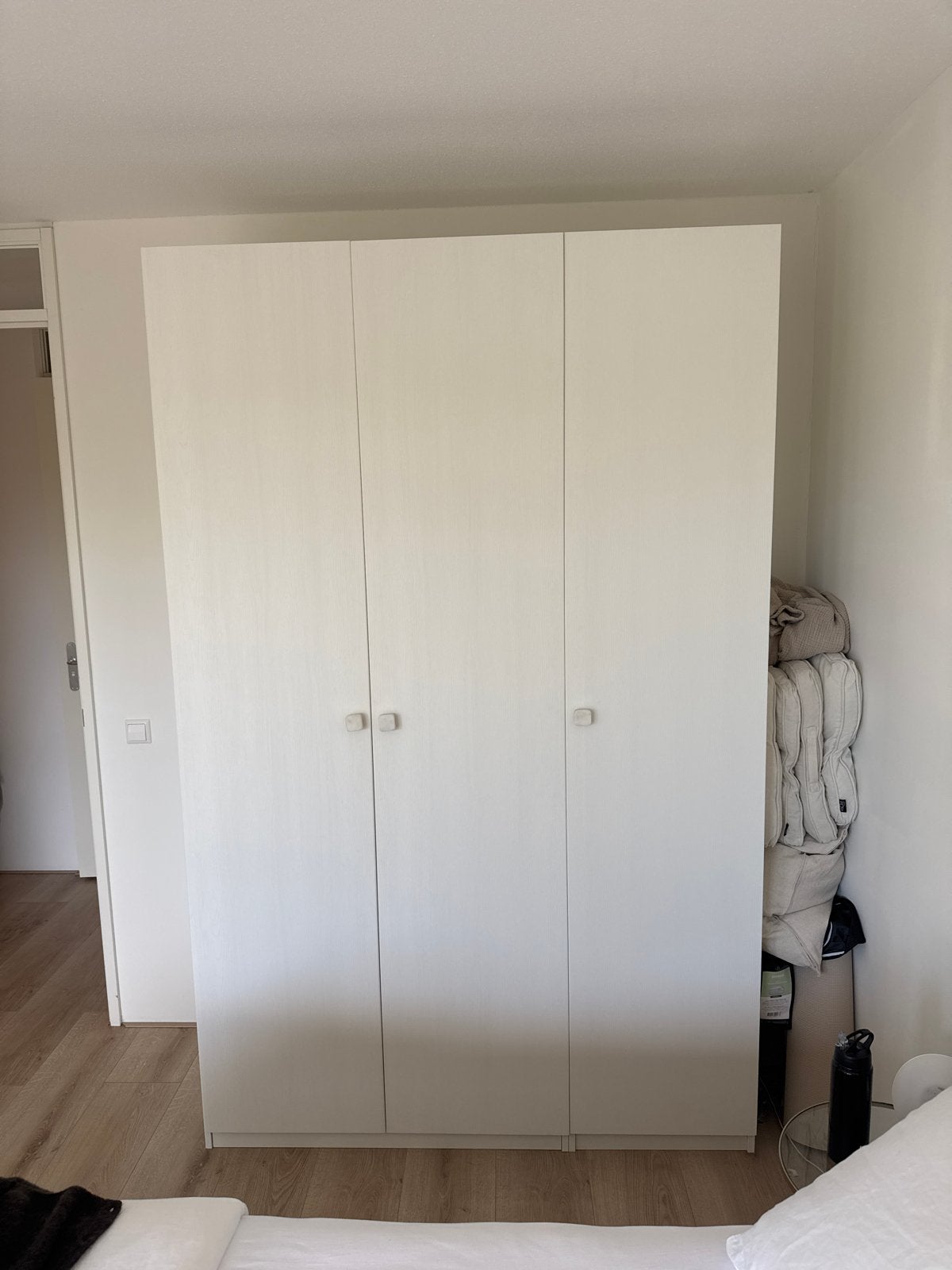 IKEA Kast met 11 planken en roede (scharnier defect), Ophalen, Gebruikt, 100 tot 150 cm, 200 cm of meer
