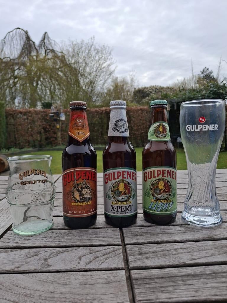 Drie Gulpener bierflesjes uit begin jaren 90 2 glazen, Ophalen of Verzenden, Zo goed als nieuw, Glas of Glazen, Overige merken