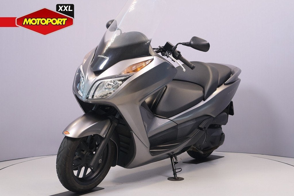 Honda FORZA 300 (bj 2016), Scooter, Honda Motor Europe Ltd, Bedrijf, Customer.service@honda-eu.com