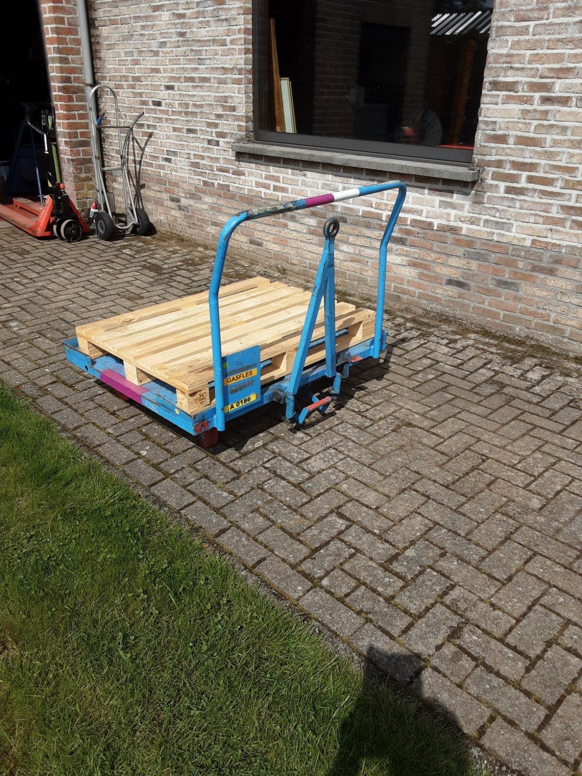 Transportkar magazijnkar, Ophalen
