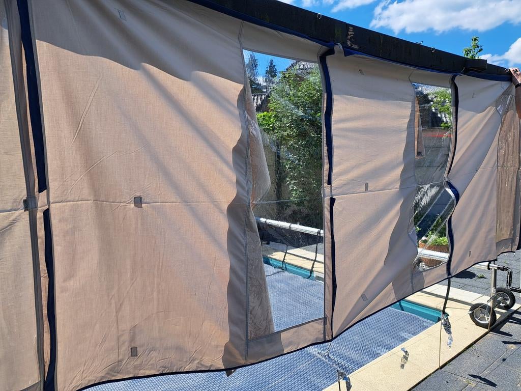 Red wood windscherm 5 meter met 4 ramen, Ophalen