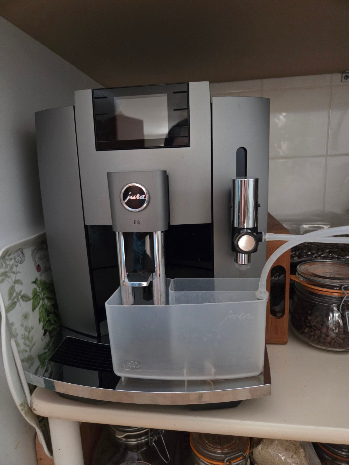Jura E8 EB weinig gebruikt, met extra's, Ophalen, Afneembaar waterreservoir, Koffiemachine, Zo goed als nieuw