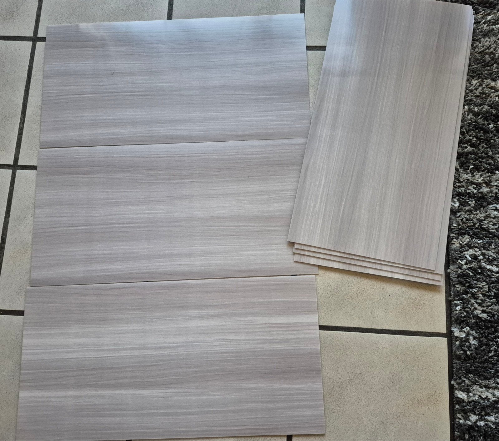 7 Plaktegels Wand 60 x 30 cm - Grijs/creme houtlook, Doe-het-zelf en Verbouw, Wandtegels, Nieuw, Ophalen of Verzenden, Minder dan 5 m²