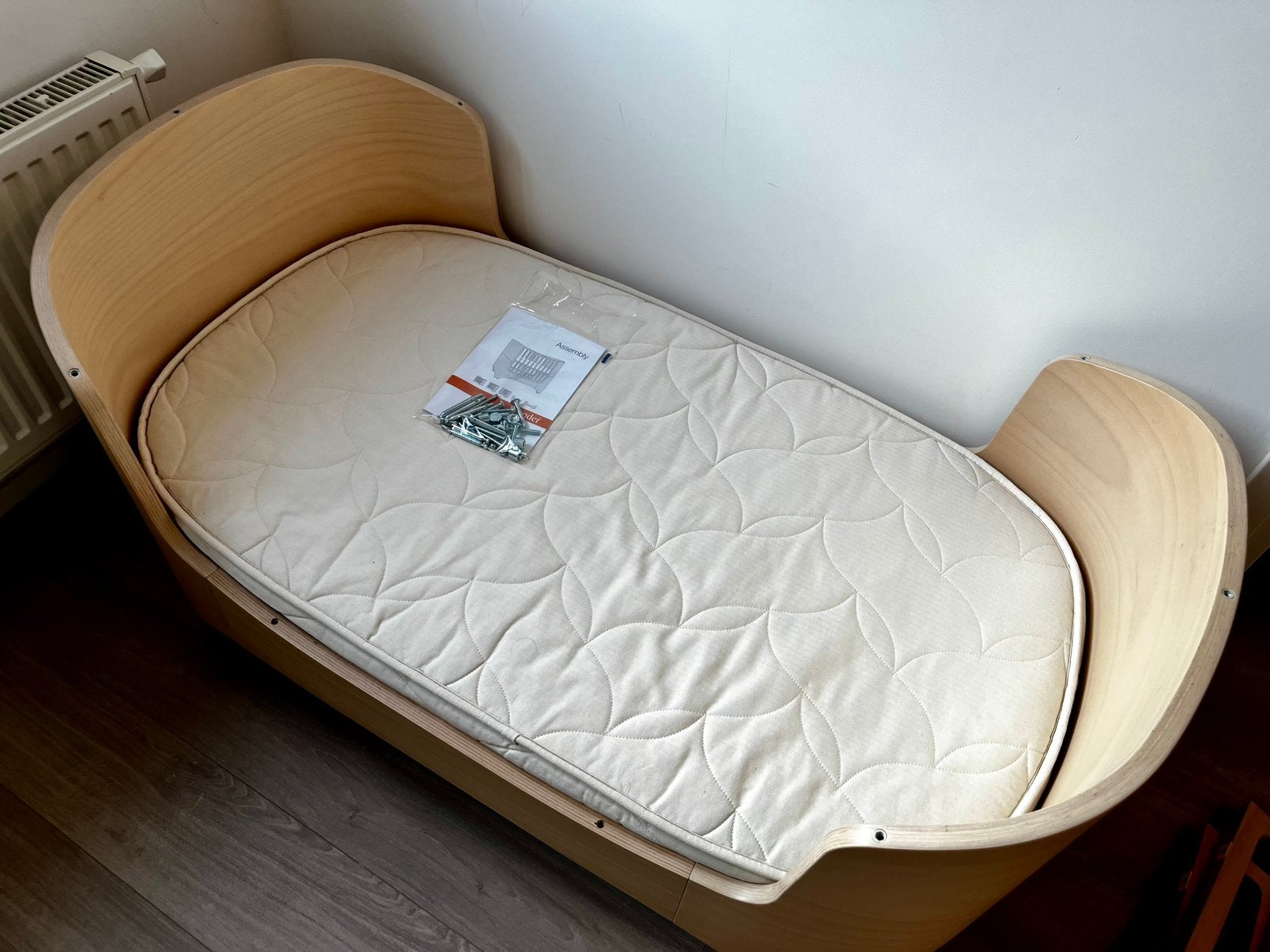 Leander Classic ledikant + natural mattress – Whitewash, Ophalen, Zo goed als nieuw
