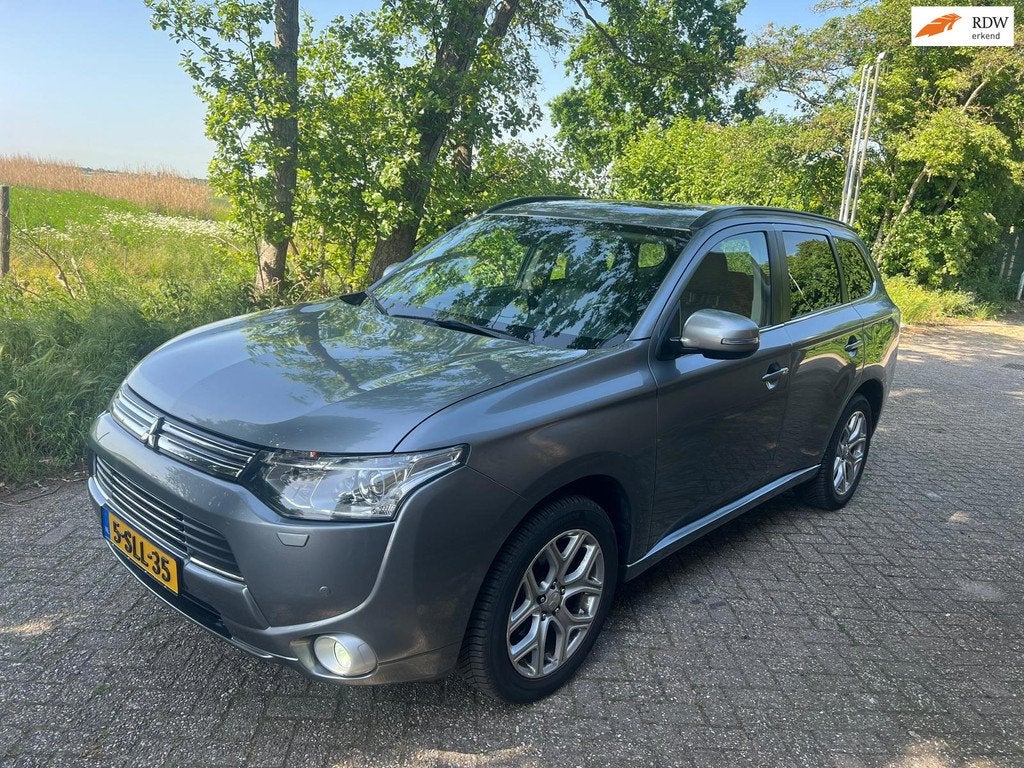 Mitsubishi Outlander 2.0 PHEV Instyle+| Hybride|Leder, Zwart, 4 cilinders, Stoelverwarming, Vierwielaandrijving